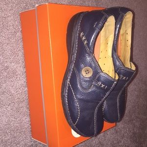 Clark’s Unstructured Navy Shoes